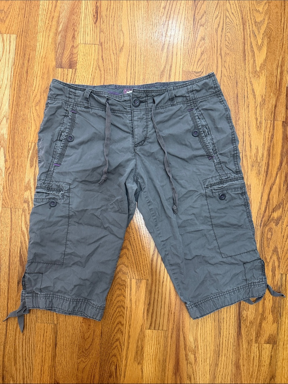 American Eagle Outfitters Women’s Gray Cargo Bermuda Shorts Vintage 12